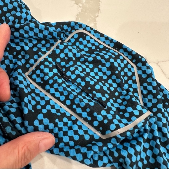 Under Armour Women’s 1/4 Zip Semi-Fitted Running Pullover Black Blue Print - S/M - Picture 6 of 11